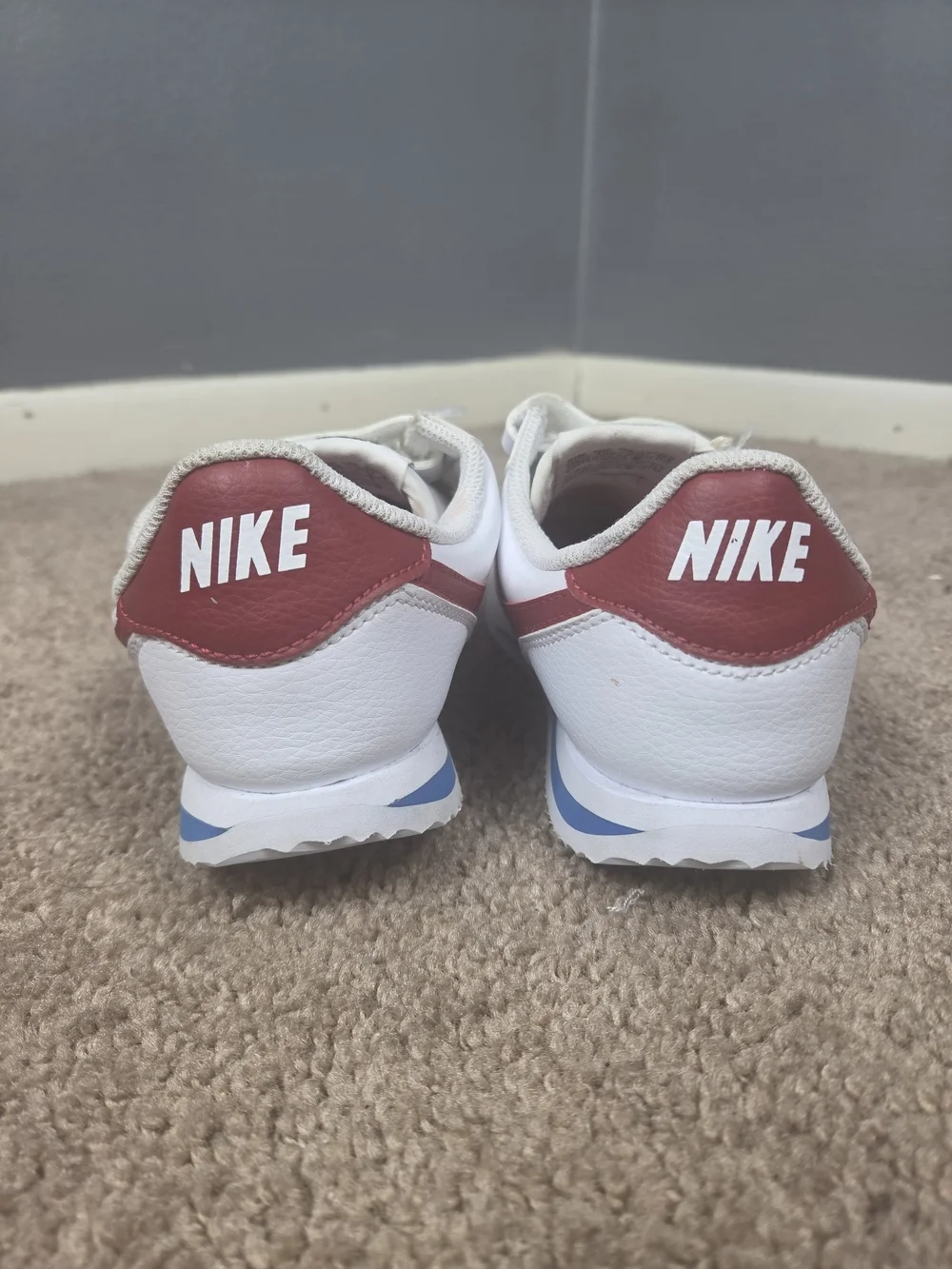 Nike design velcro